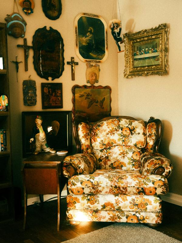 flower-chair-sepia-crucifix-vintage-antique