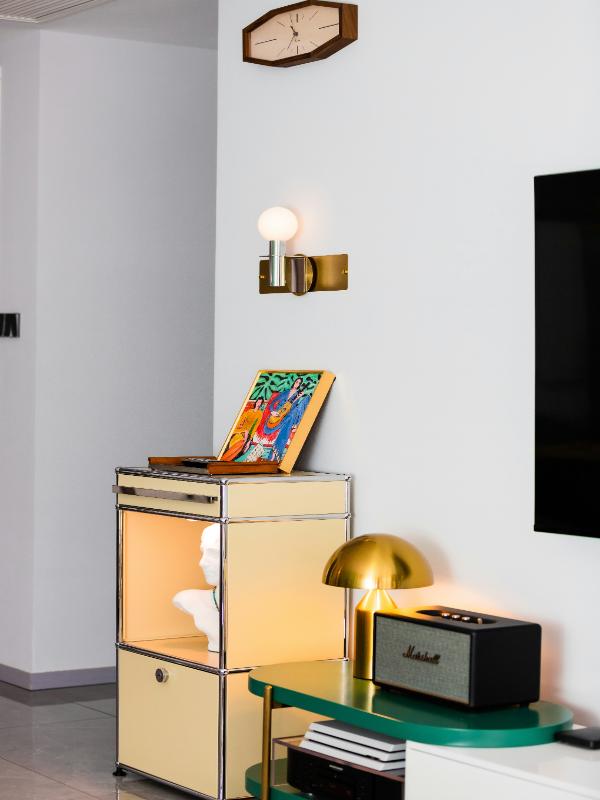 white-room-colourful-vinyls-record-player