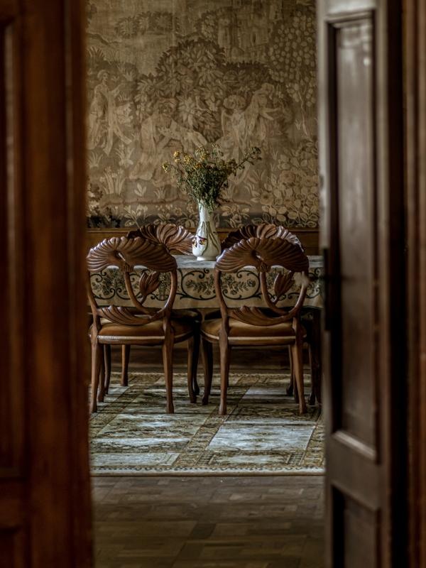 victorian-room-map-chairs-dining-table-antique
